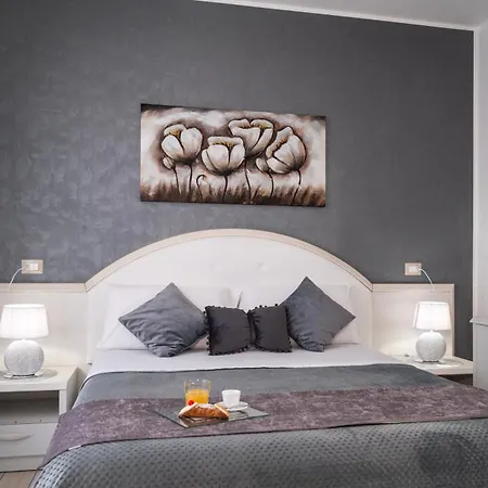 Plaza Bed & Breakfast 3*